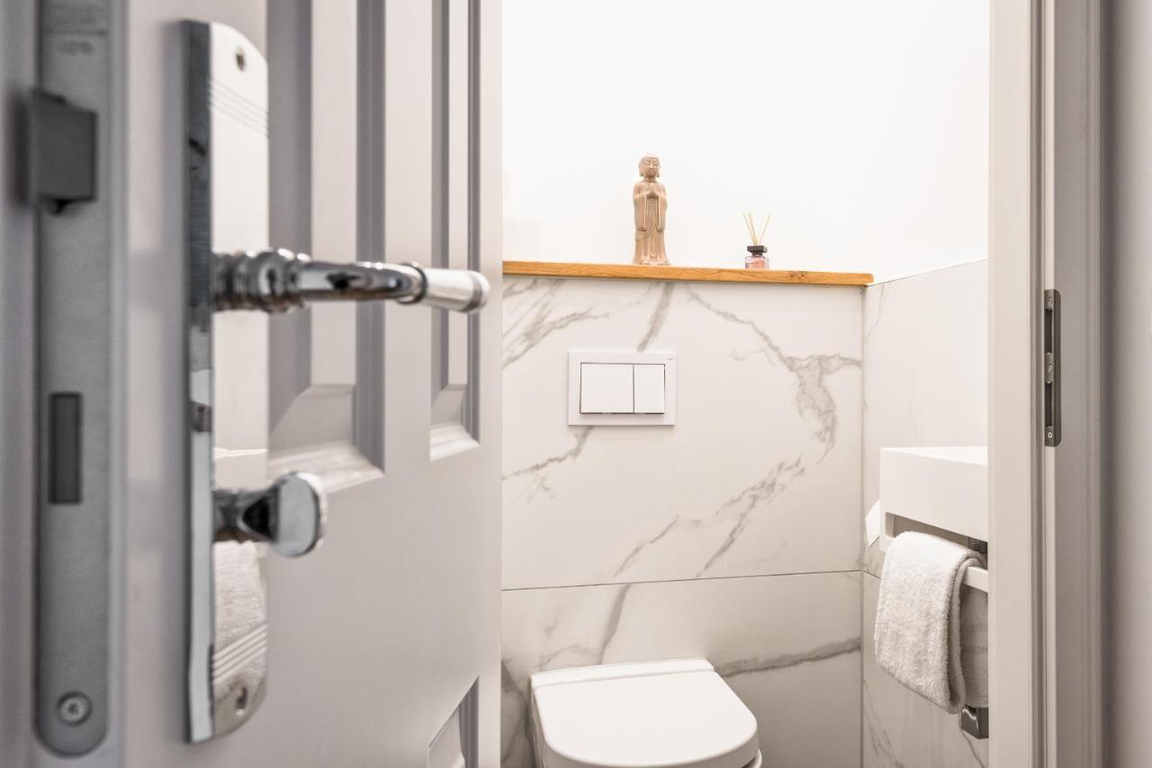 Riesiges Apartment Nahe Kudamm Sehr Schoner Altbau 123M2 Gross 12 Gaste Berlin Ngoại thất bức ảnh